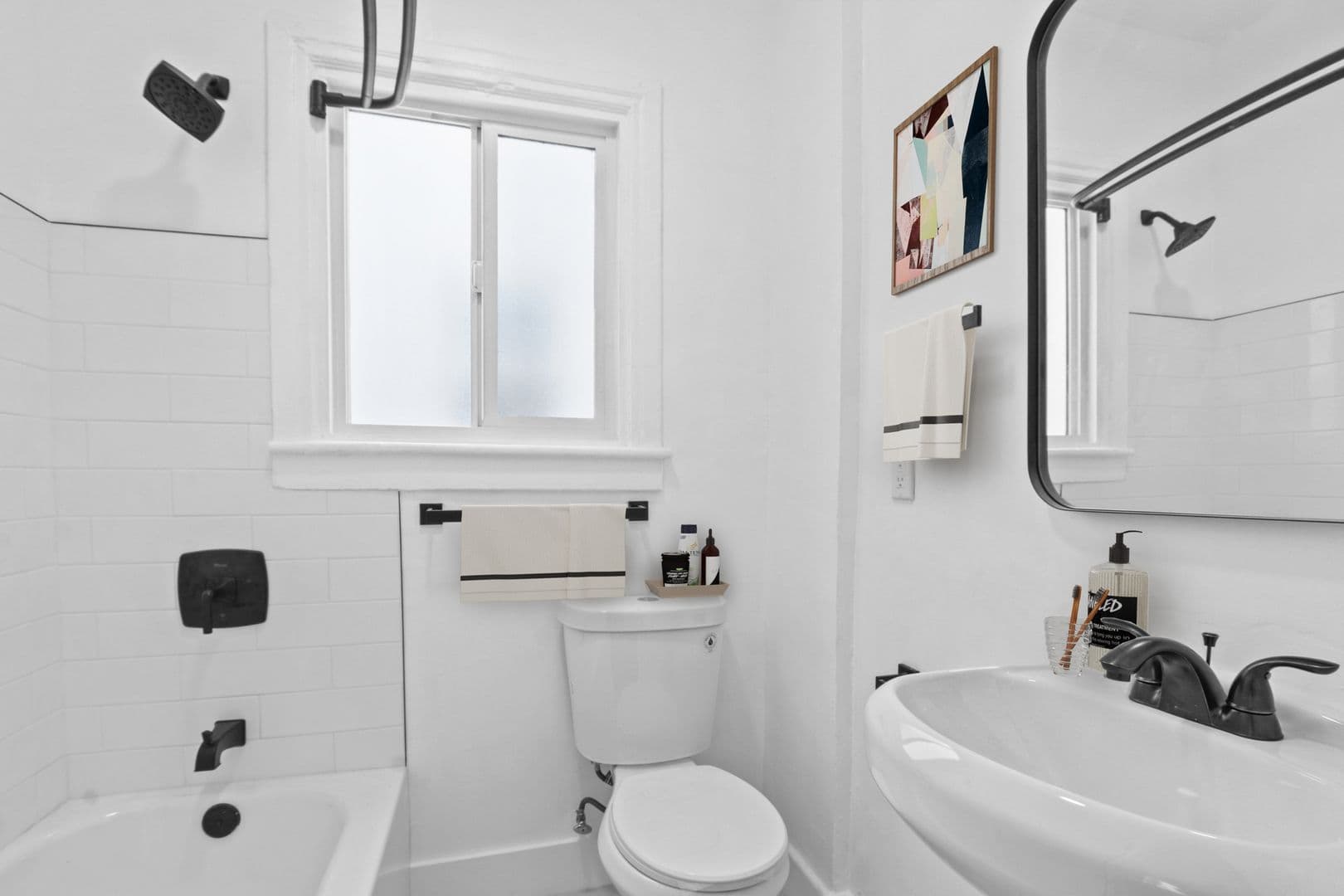 Los Angeles Apartment: 1346 4th St