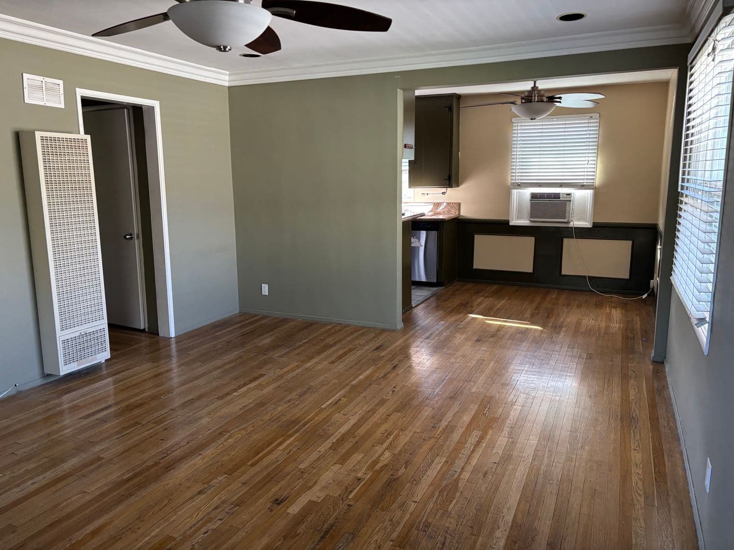 Burbank Apartment: 3718 W Chandler Blvd