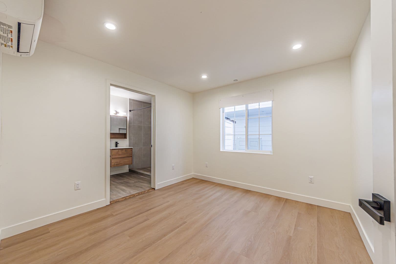 Los Angeles Apartment: 4220 W Adams Blvd