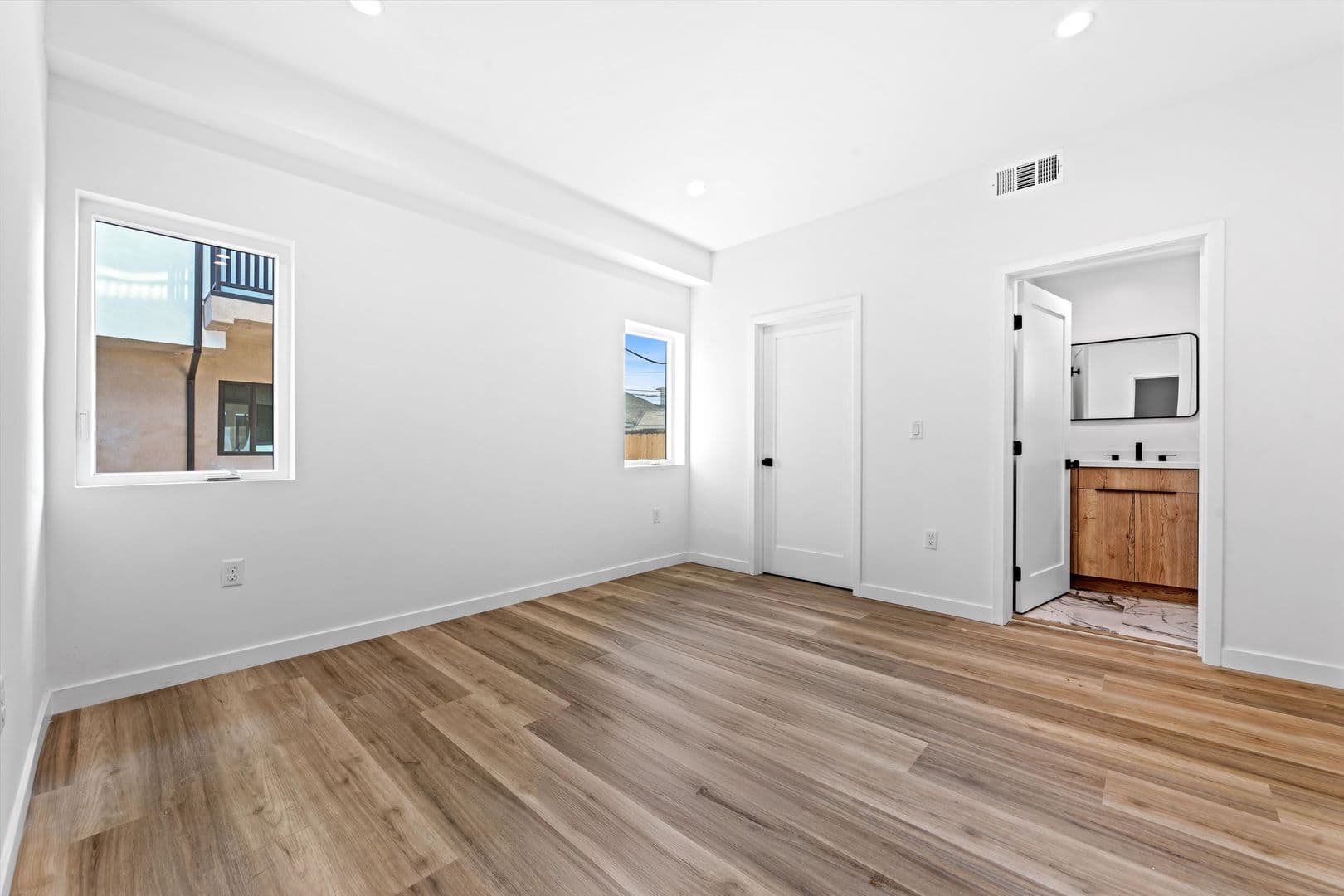 Los Angeles Apartment: 4654 Lomita St