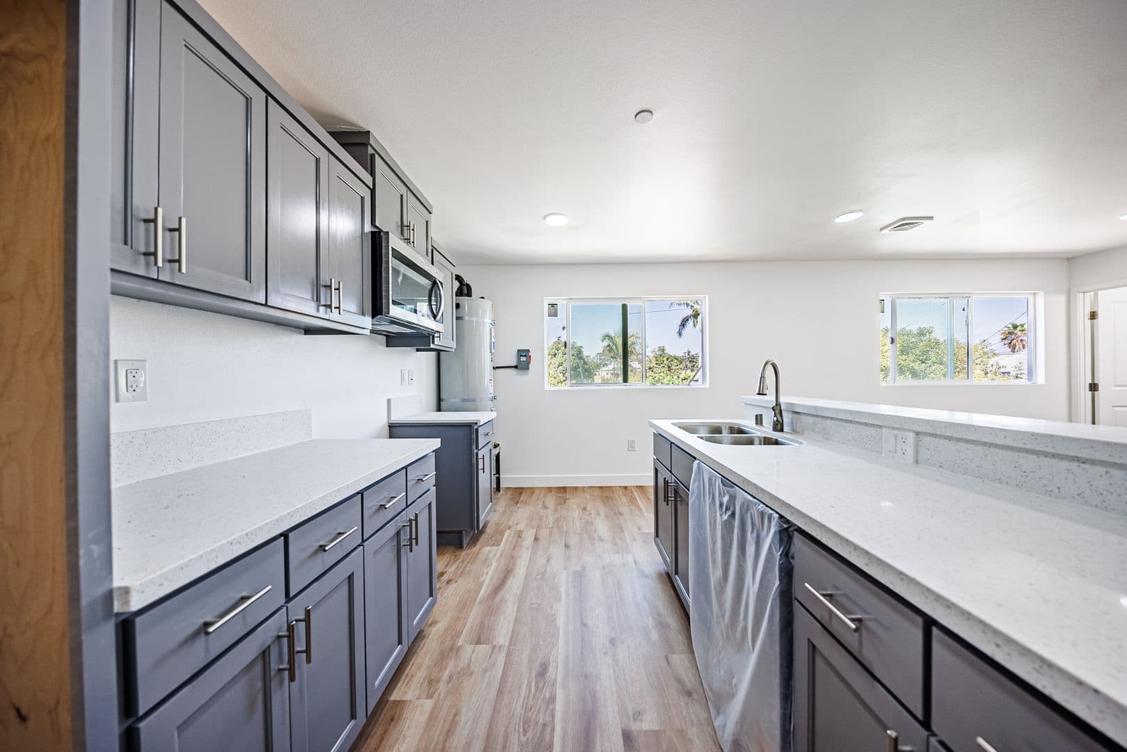 Los Angeles Townhome: 5327 Geer St