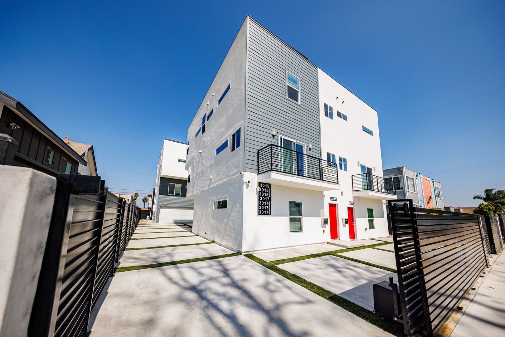Los Angeles Apartment: 3015 Alsace Ave
