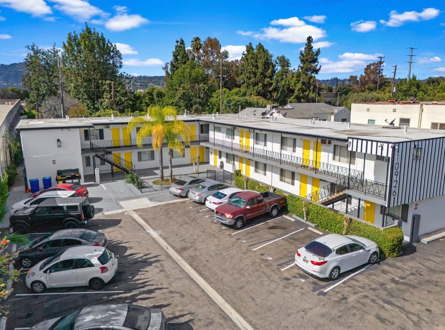 North Hollywood Apartment: 10926 Hortense St
