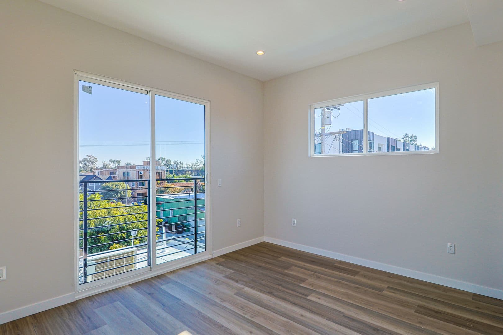 Los Angeles Apartment: 5517 Glennie Ln