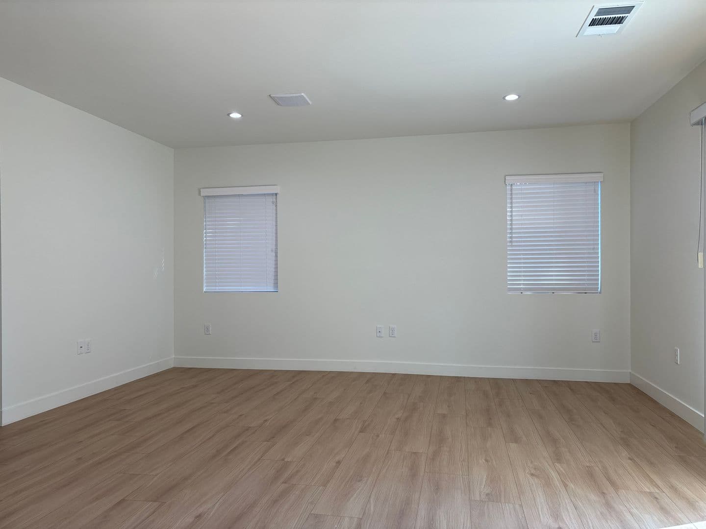 Sun Valley House: 11246 Lull Street