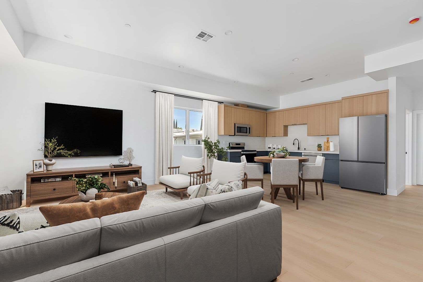 Los Angeles Townhome: 2637 S Garth Ave