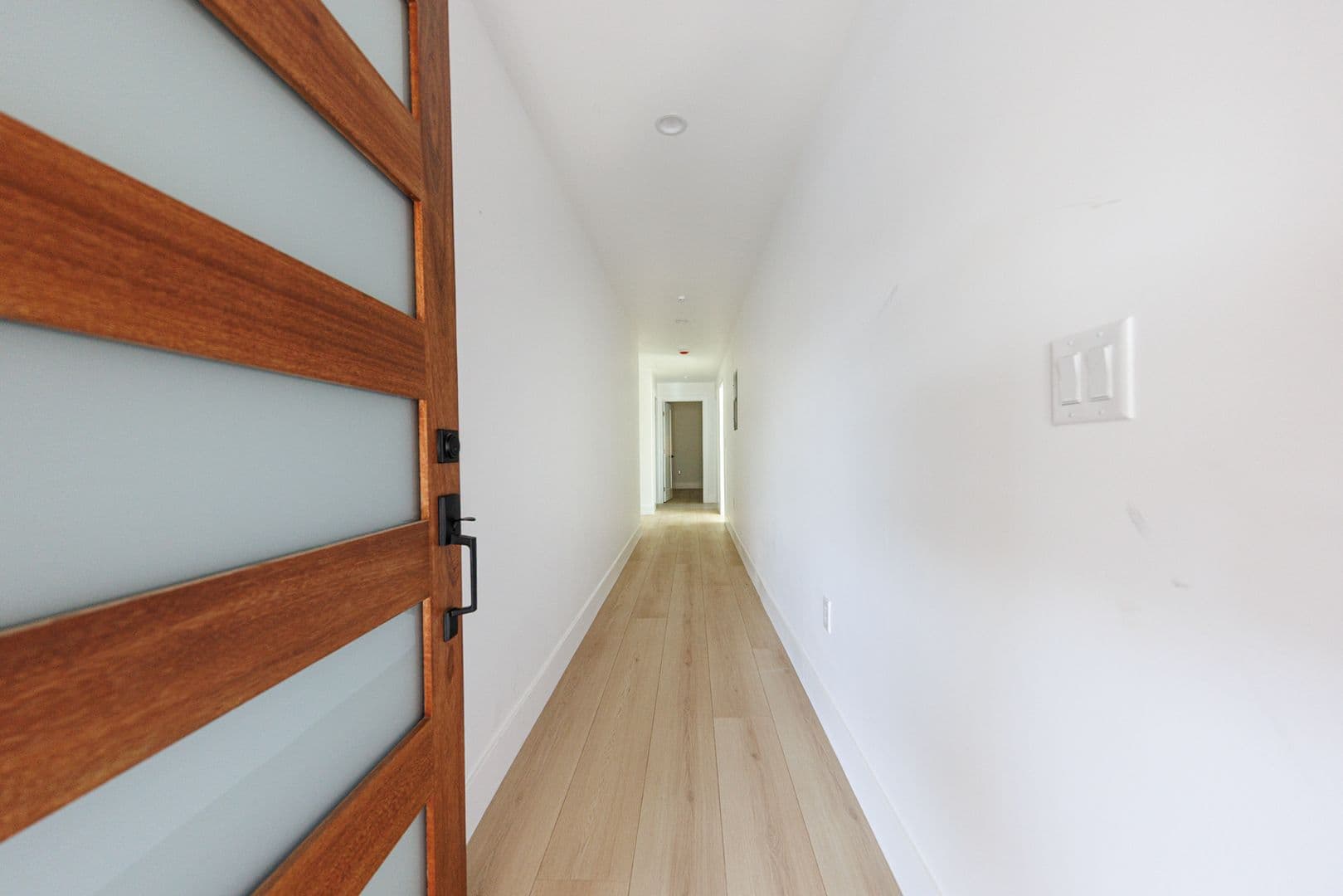 Los Angeles Apartment: 3442 West Blvd