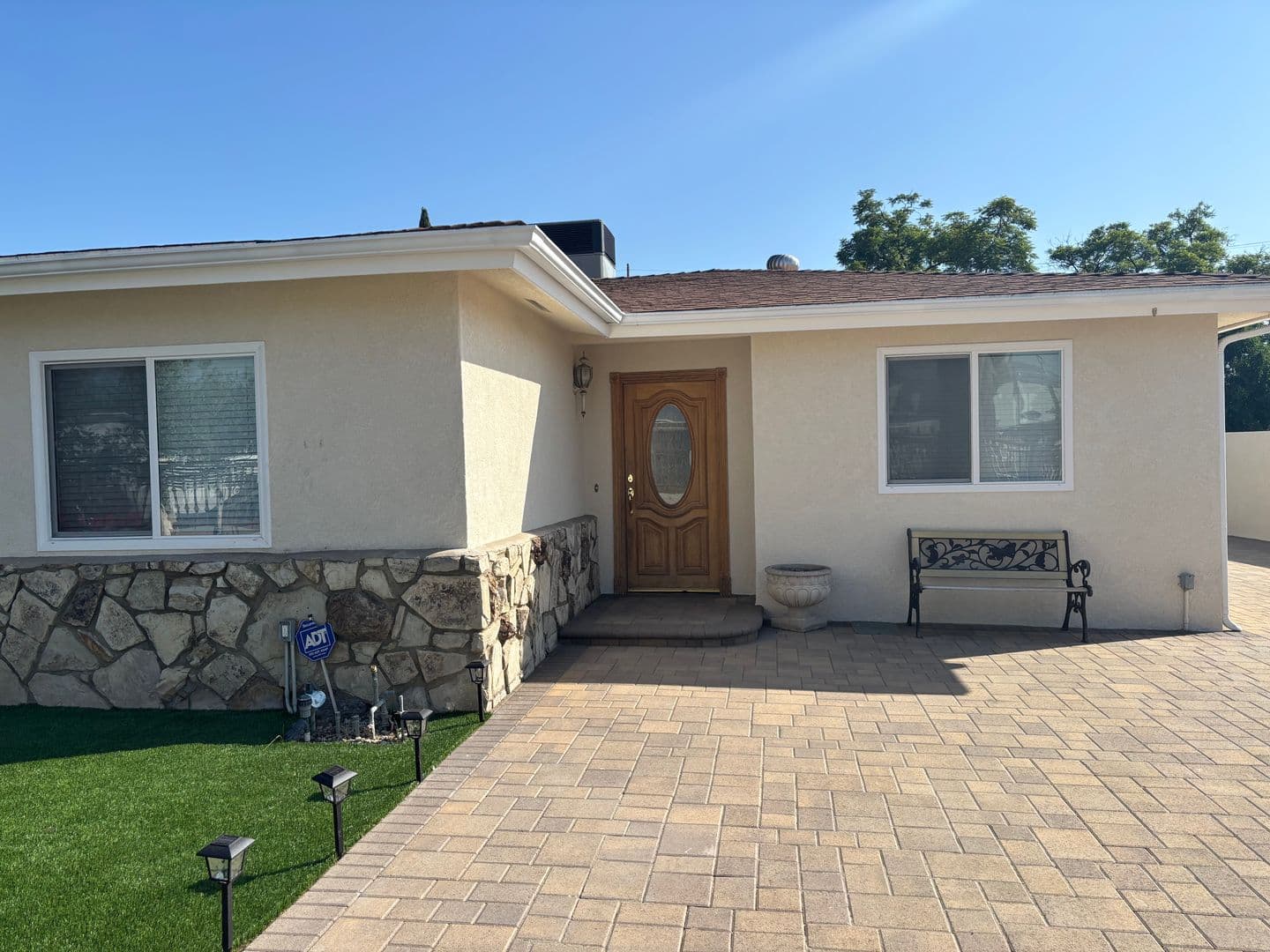 Sun Valley House: 11248 Lull Street