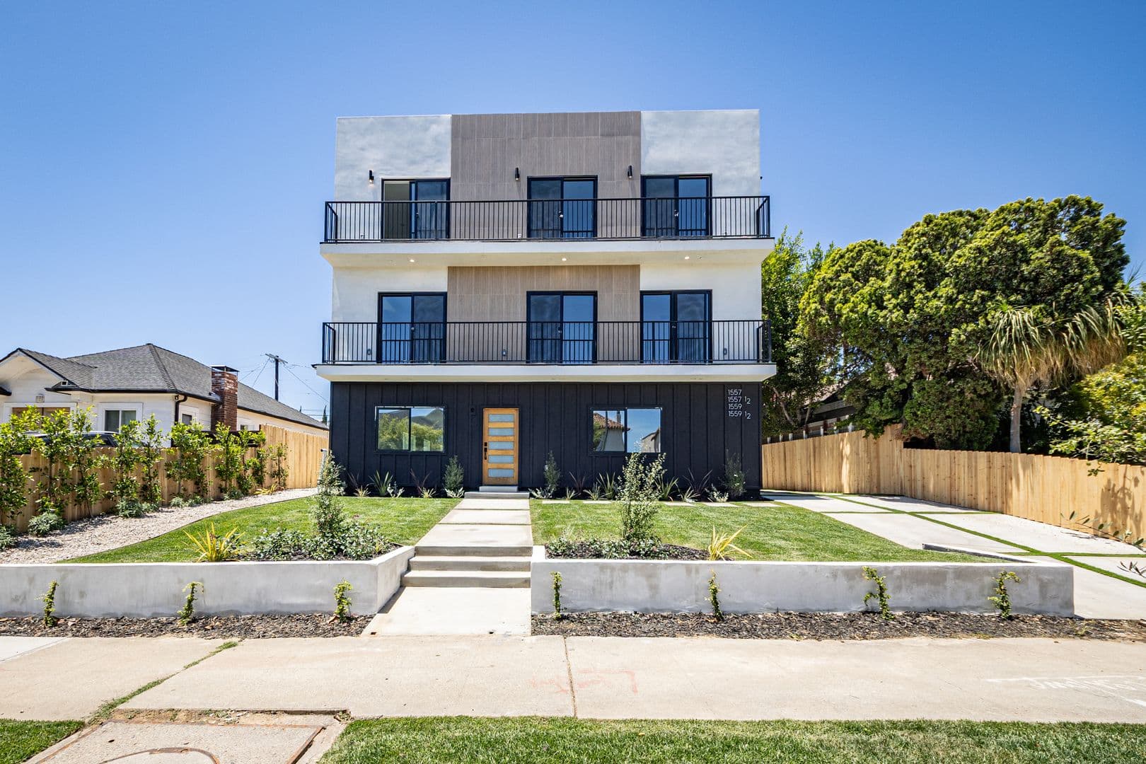 Los Angeles Apartment: 1557 S Ogden Dr