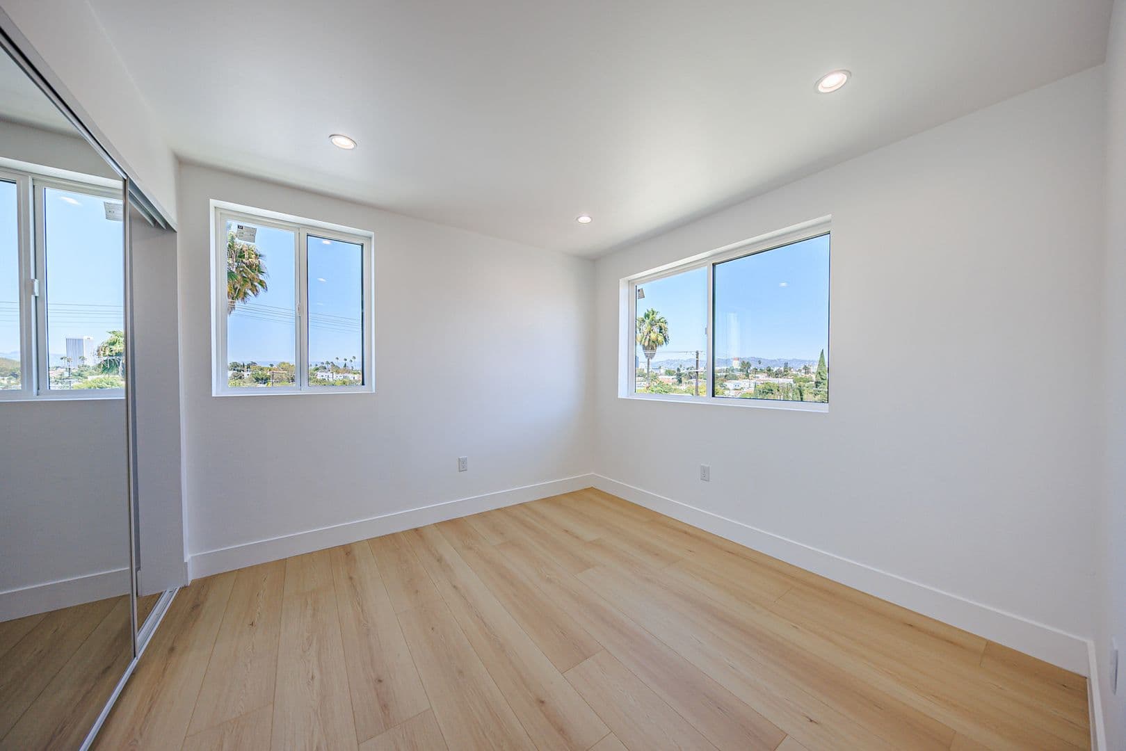 Los Angeles Apartment: 1259 S. Longwood Ave