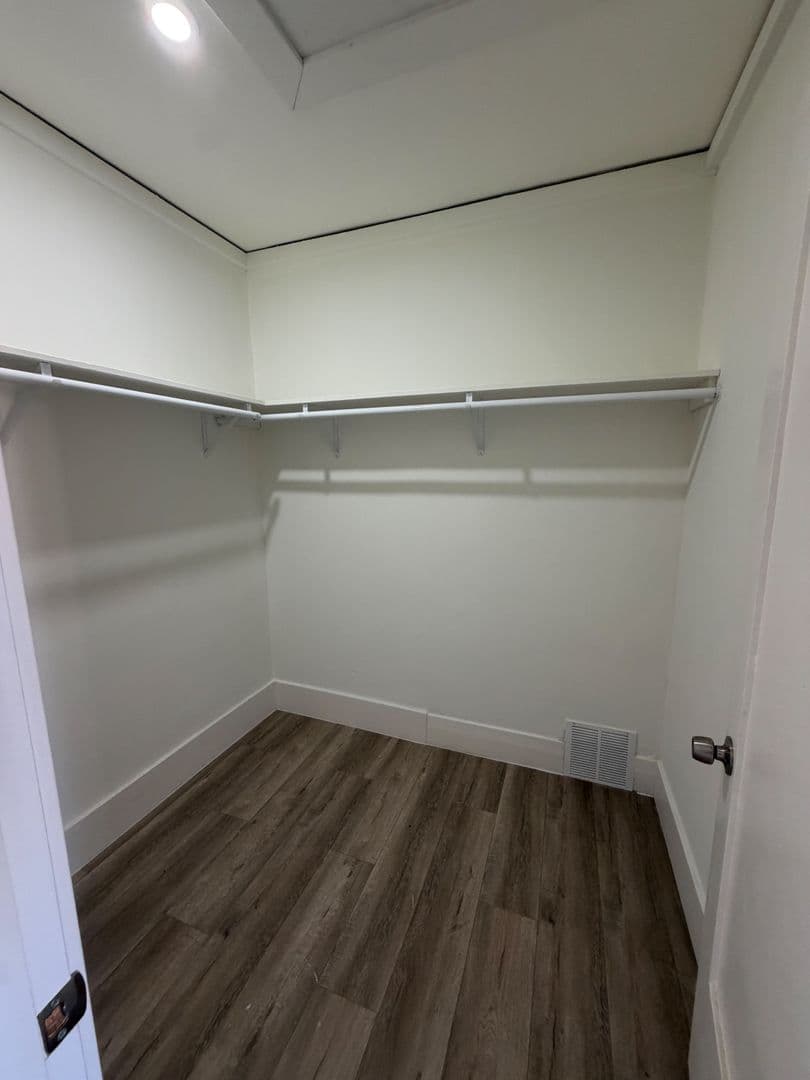 Los Angeles Apartment: 1112 Browning Blvd