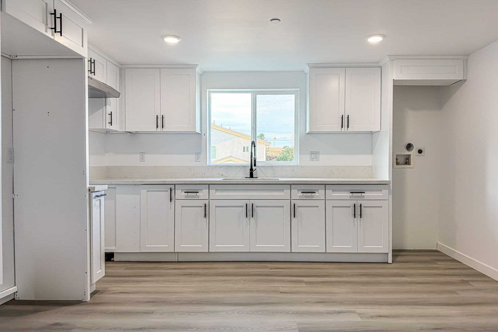 Los Angeles Apartment: 442 E 118th St