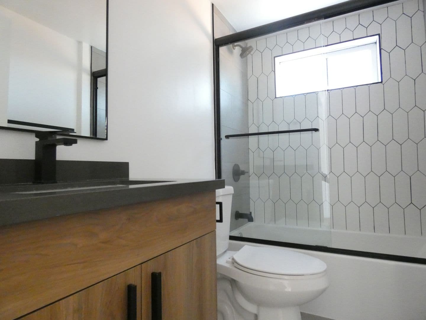 North Hollywood Apartment: 6034 Craner Ave