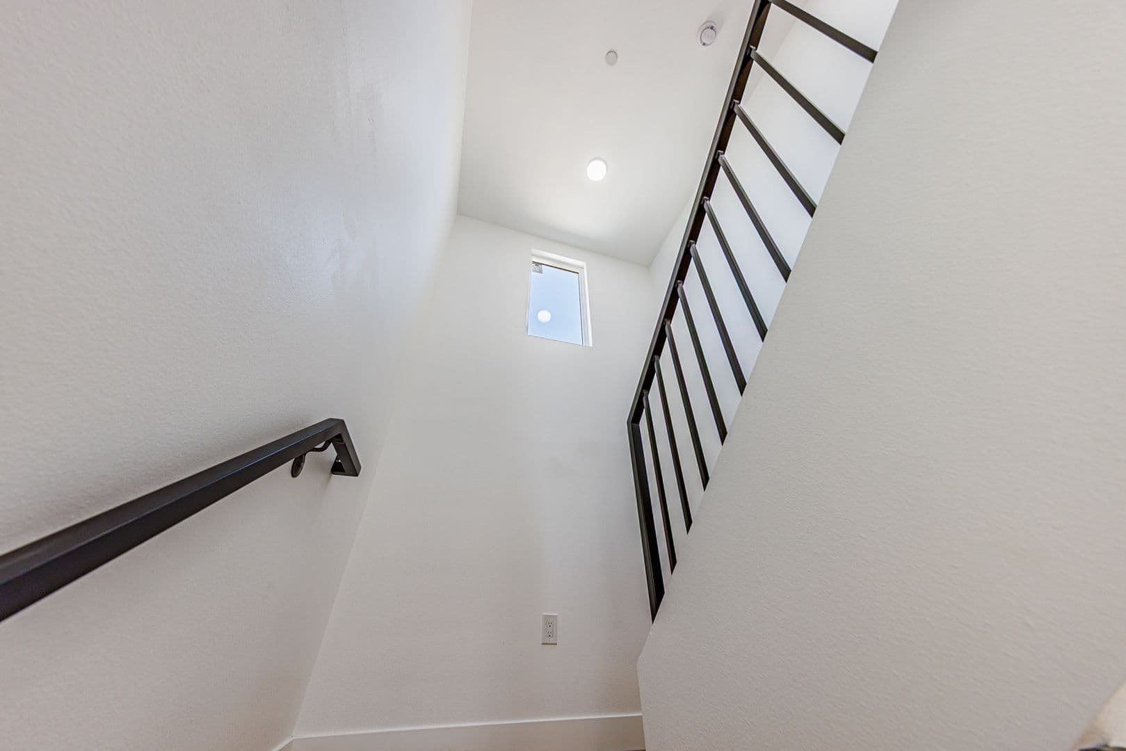 Los Angeles Townhome: 5327 Geer St