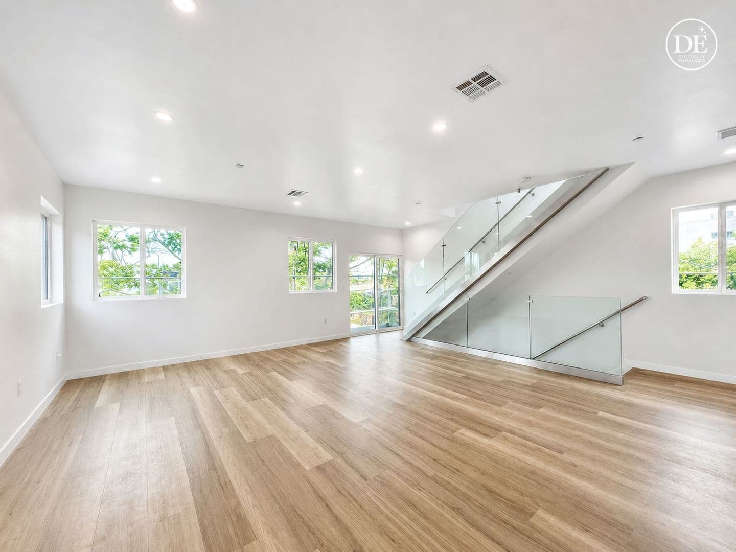 Los Angeles Apartment: 5526 Blackwelder St