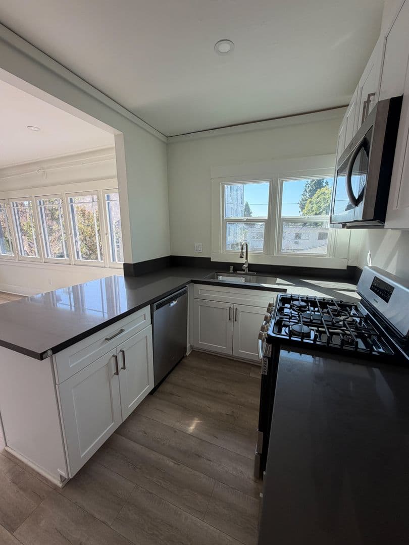 Los Angeles Apartment: 1112 Browning Blvd