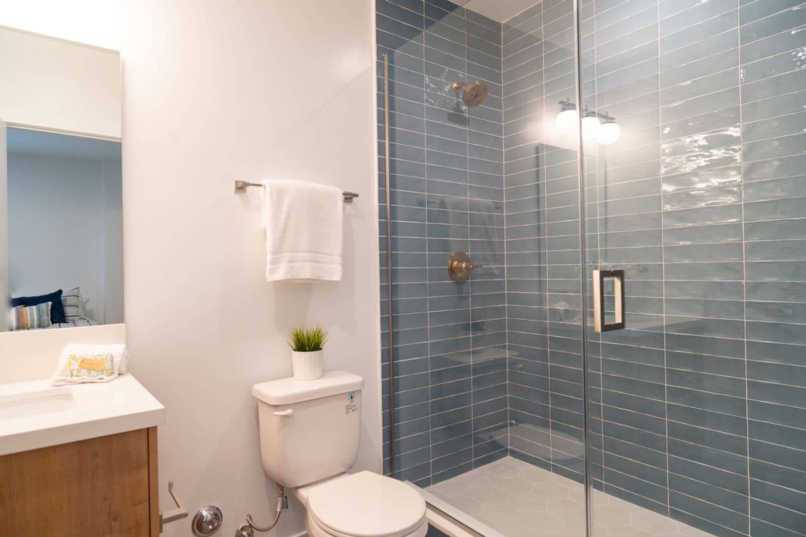 Los Angeles Apartment: 3305 Primera Ave
