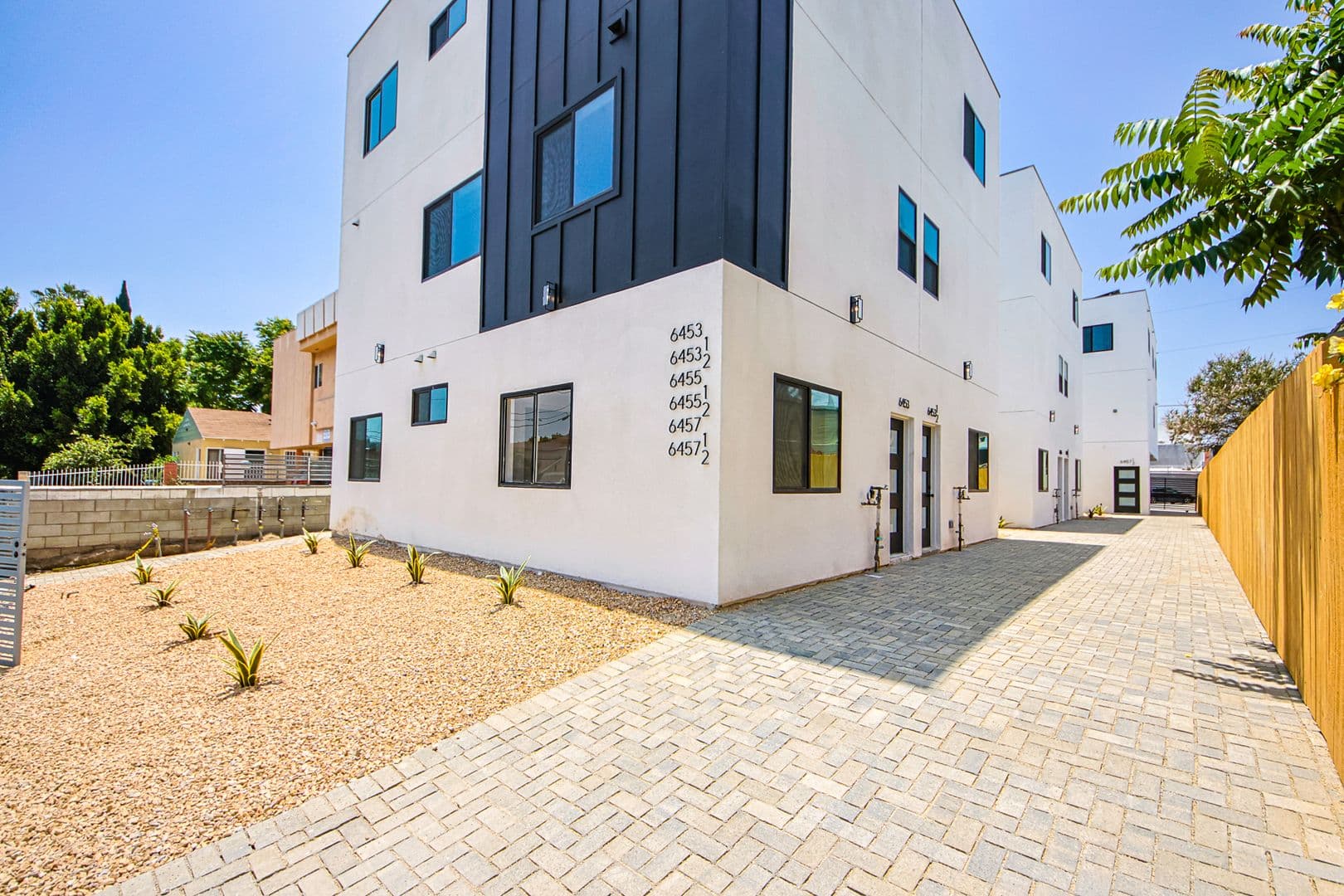North Hollywood Apartment: 6455 Troost Ave
