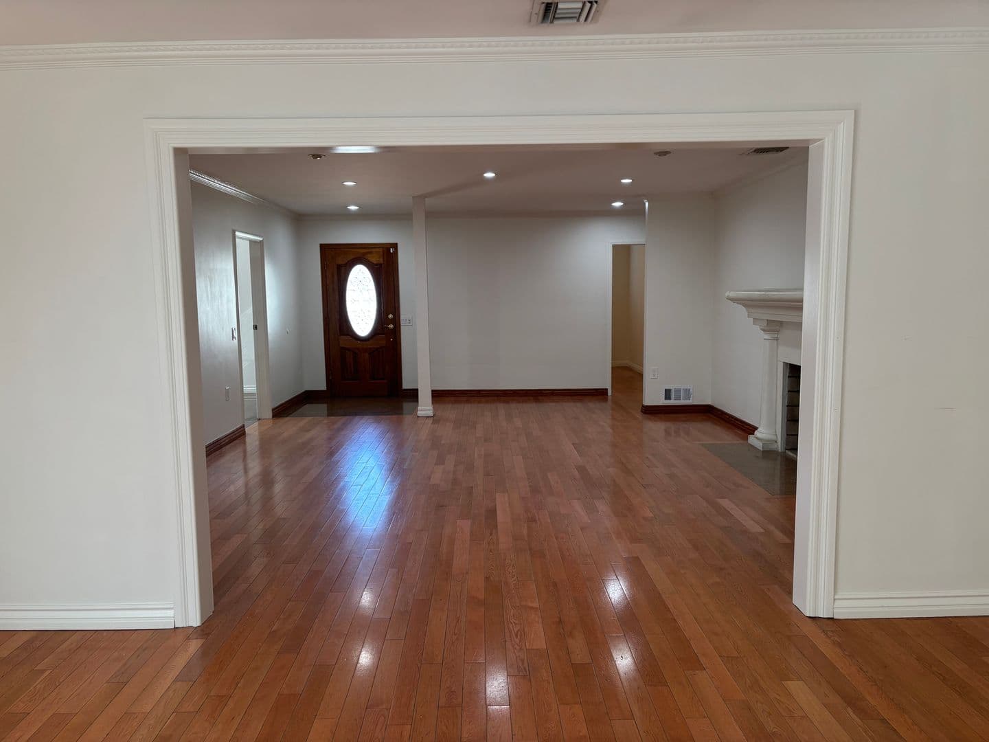 Sun Valley House: 11248 Lull Street