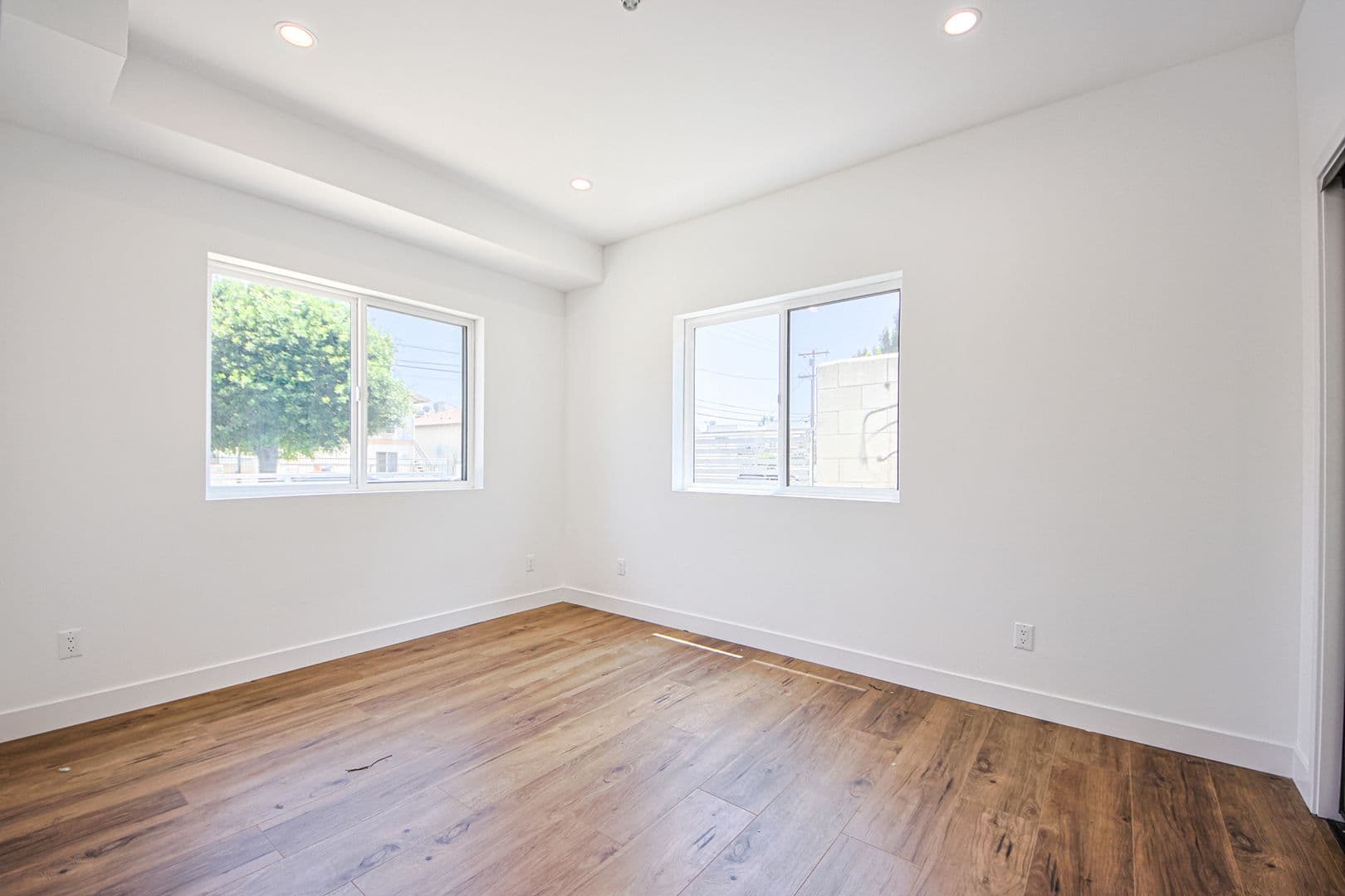 North Hollywood Apartment: 6455 Troost Ave