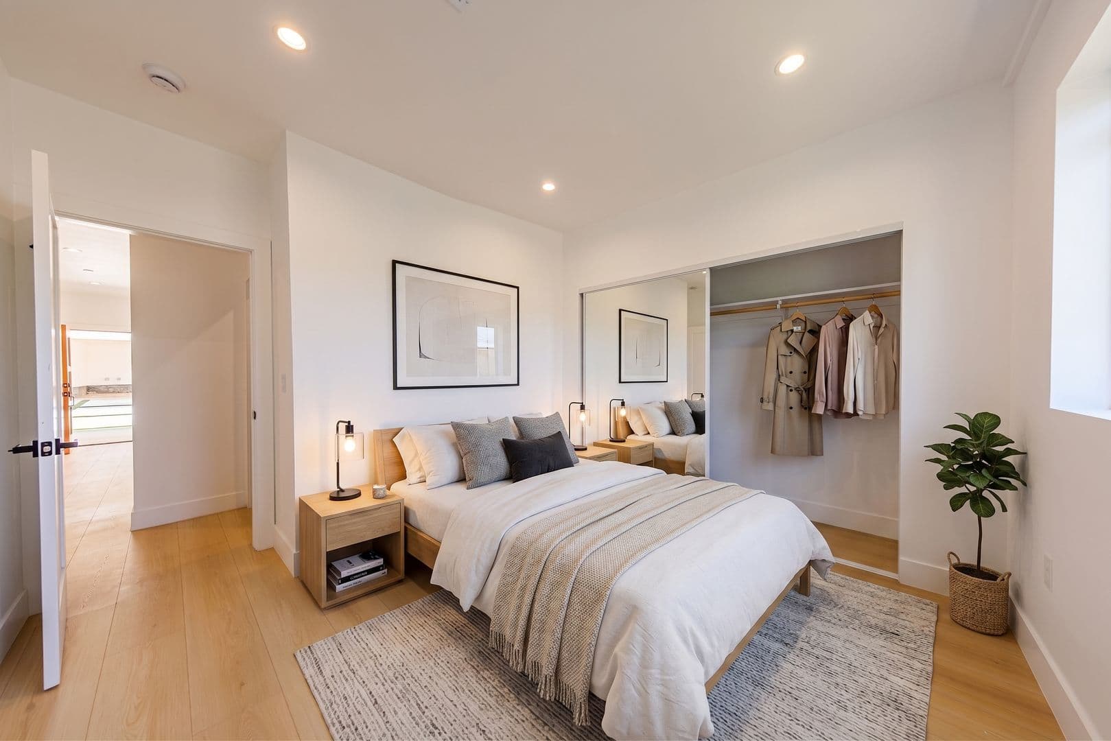 Los Angeles Apartment: 1259 S. Longwood Ave