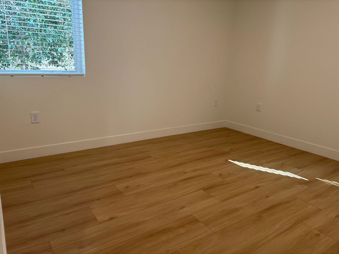 Sun Valley House: 11246 Lull Street