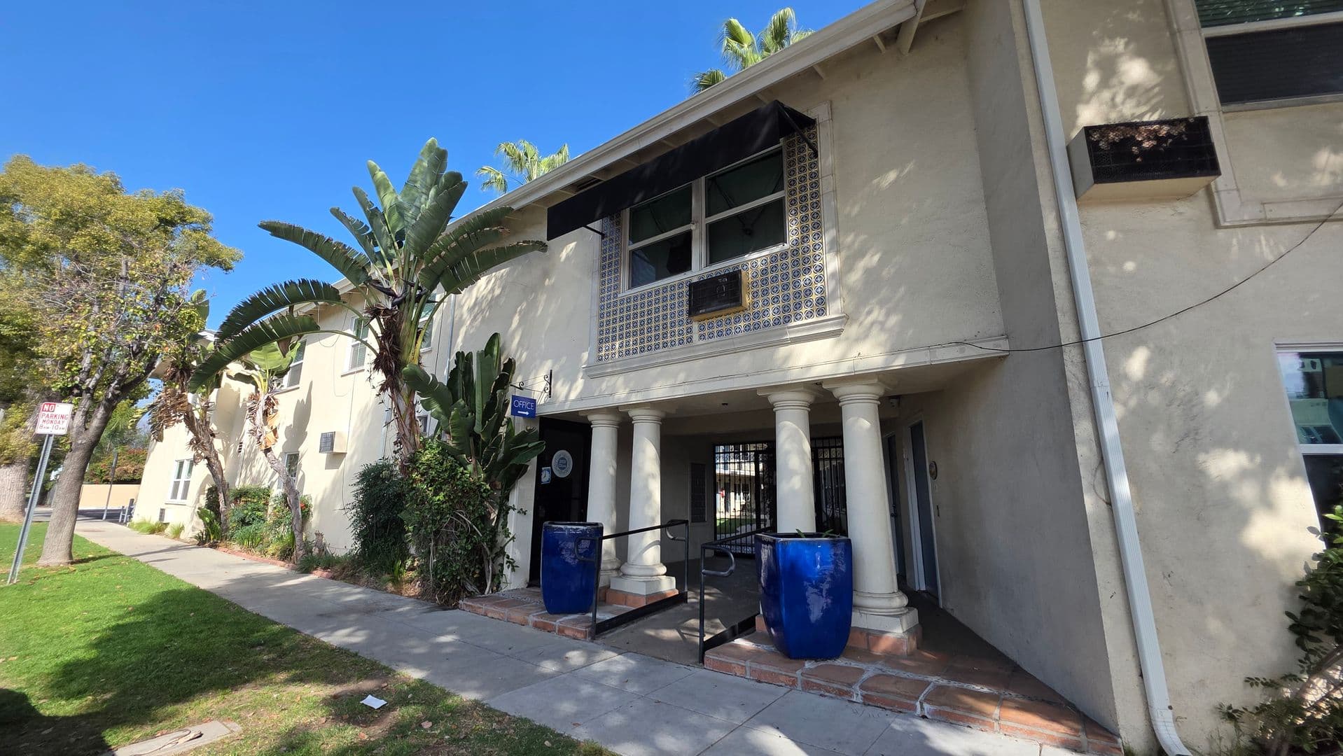 Burbank Apartment: 2023 W Olive Ave