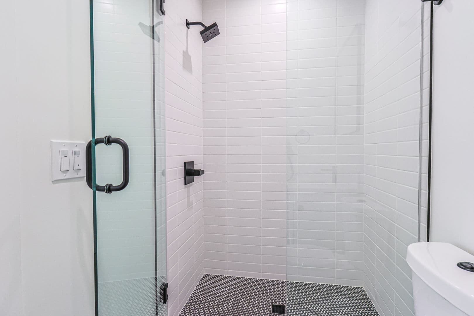 Los Angeles Apartment: 1227 N June St