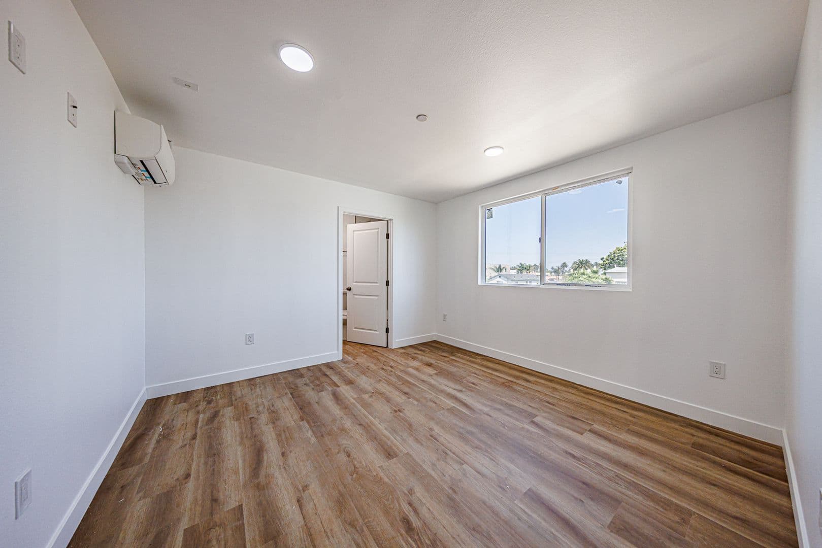 Los Angeles Townhome: 5327 Geer St