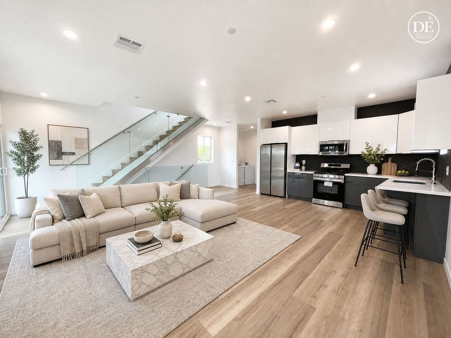 Los Angeles Apartment: 5526 Blackwelder St