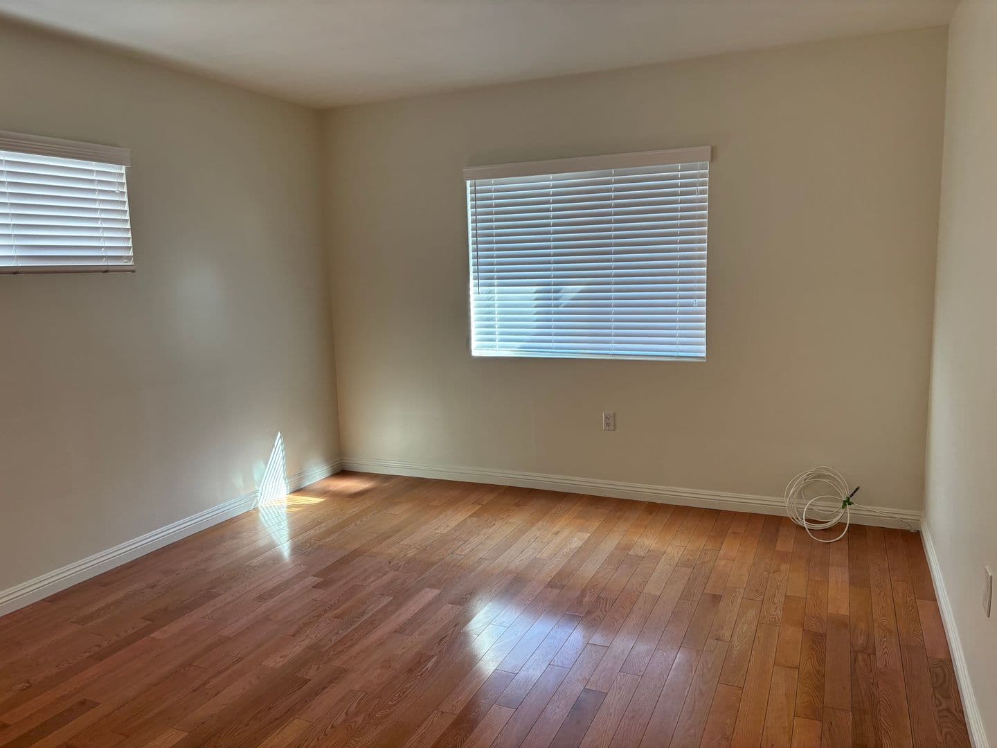Sun Valley House: 11248 Lull Street