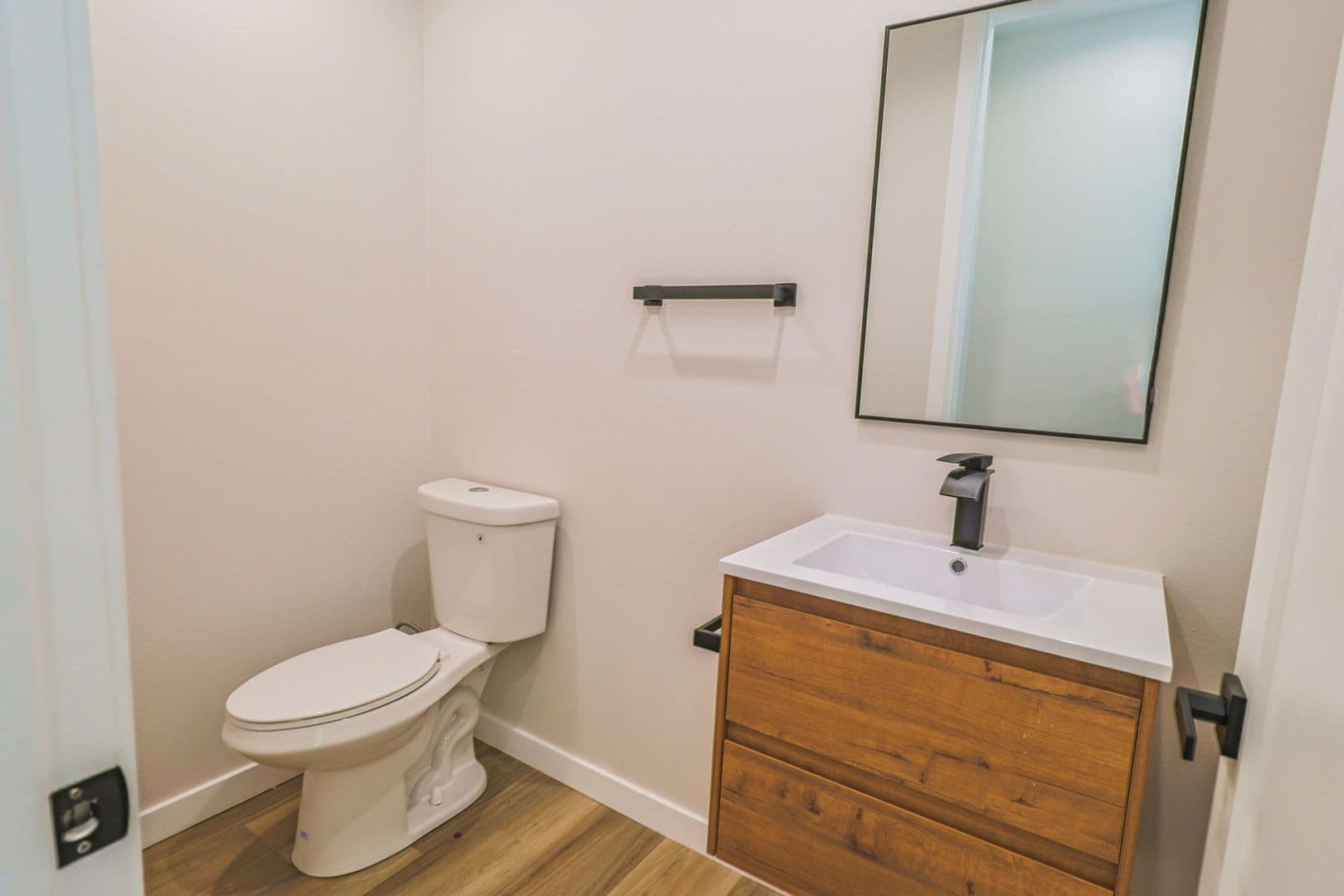 Los Angeles Apartment: 5517 Glennie Ln
