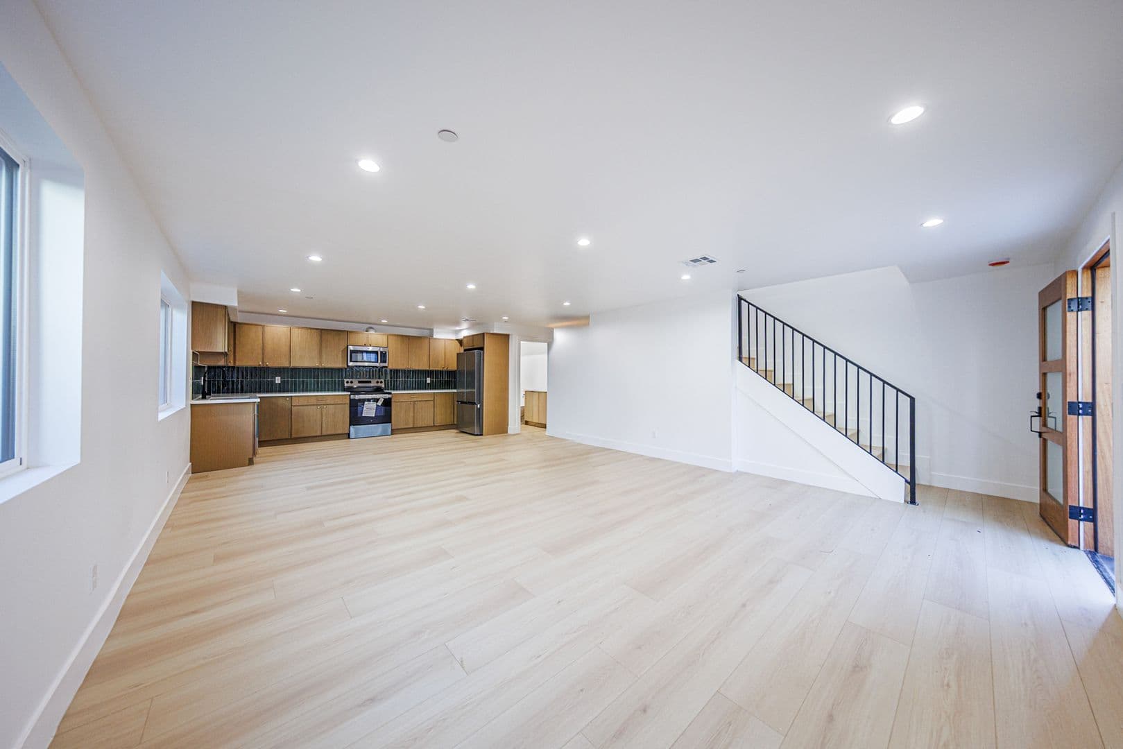 Los Angeles, CA Apartment: 2938 S. Sycamore Ave