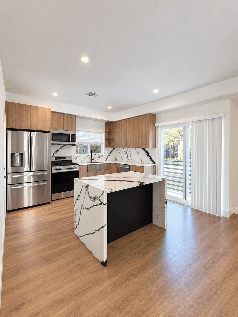 Los Angeles Apartment: 4512 St. Elmo Dr
