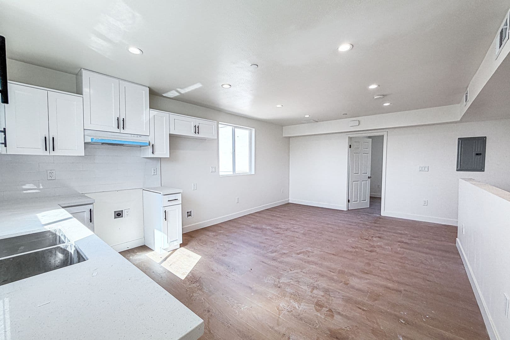 Los Angeles Apartment: 423 E 31st St