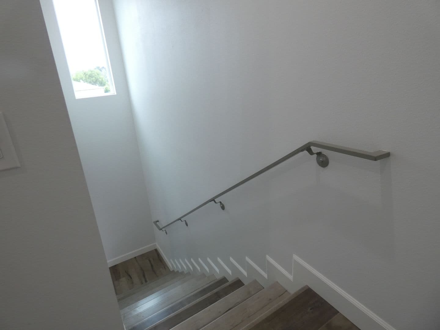 Los Angeles Apartment: 1628 S La Brea Ave