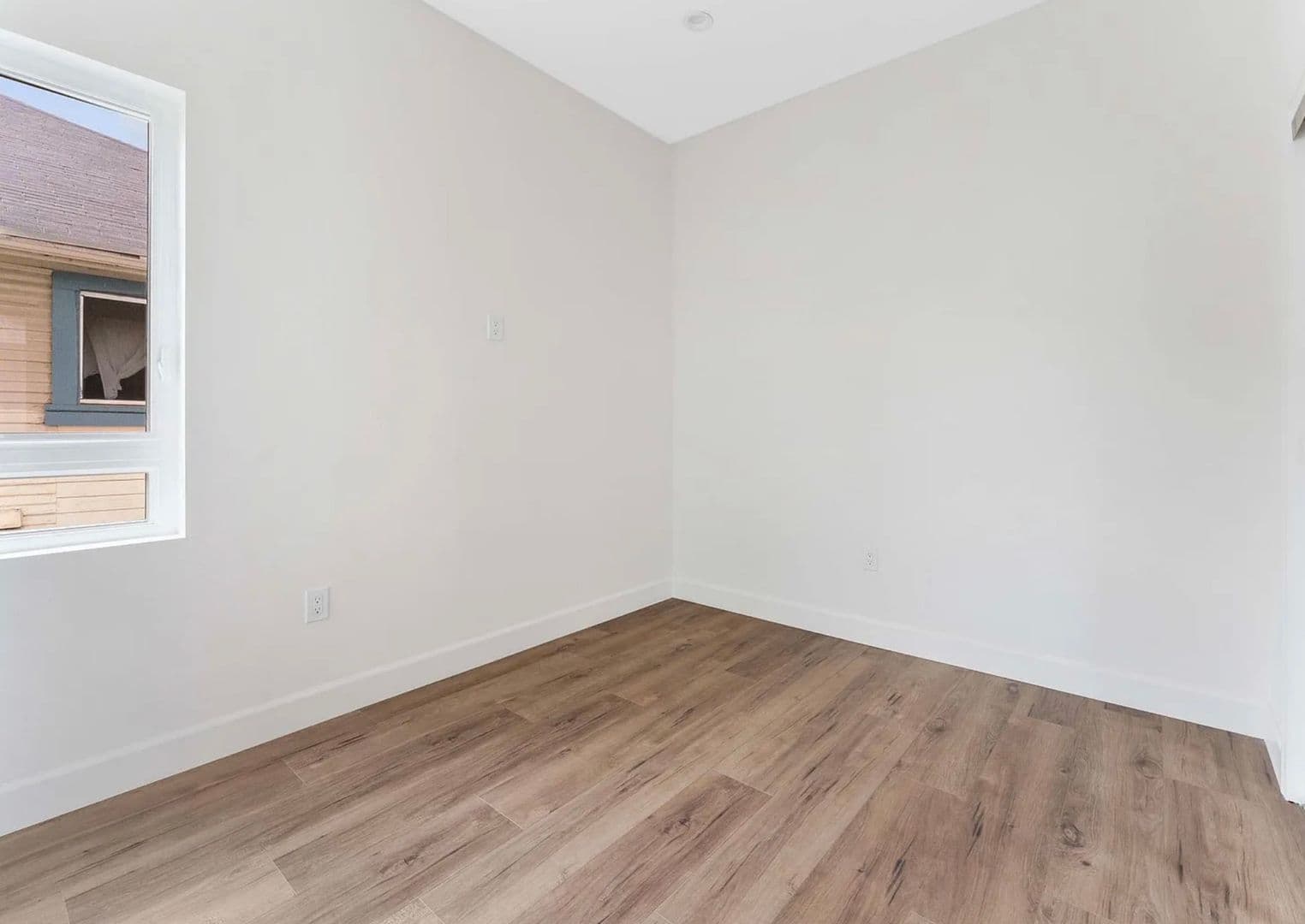 Los Angeles Townhome: 4559 W 18th St