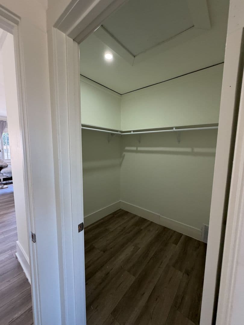 Los Angeles Apartment: 1112 Browning Blvd