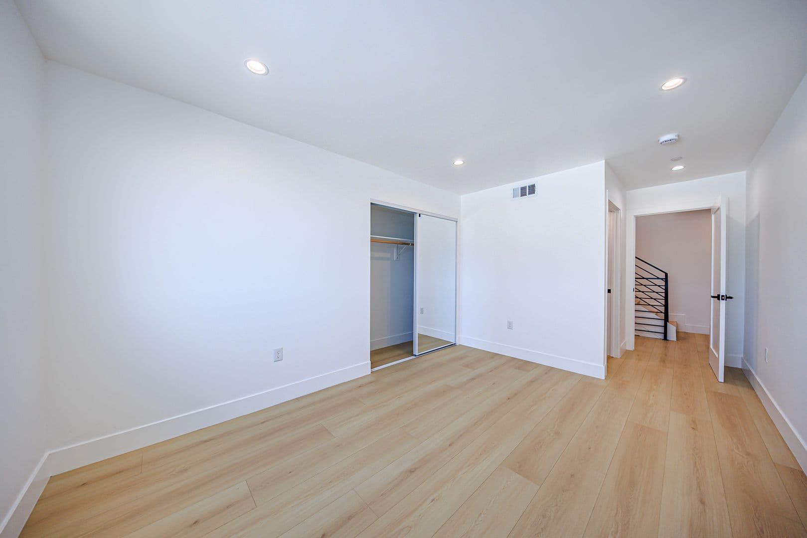 Los Angeles Apartment: 1259 S. Longwood Ave