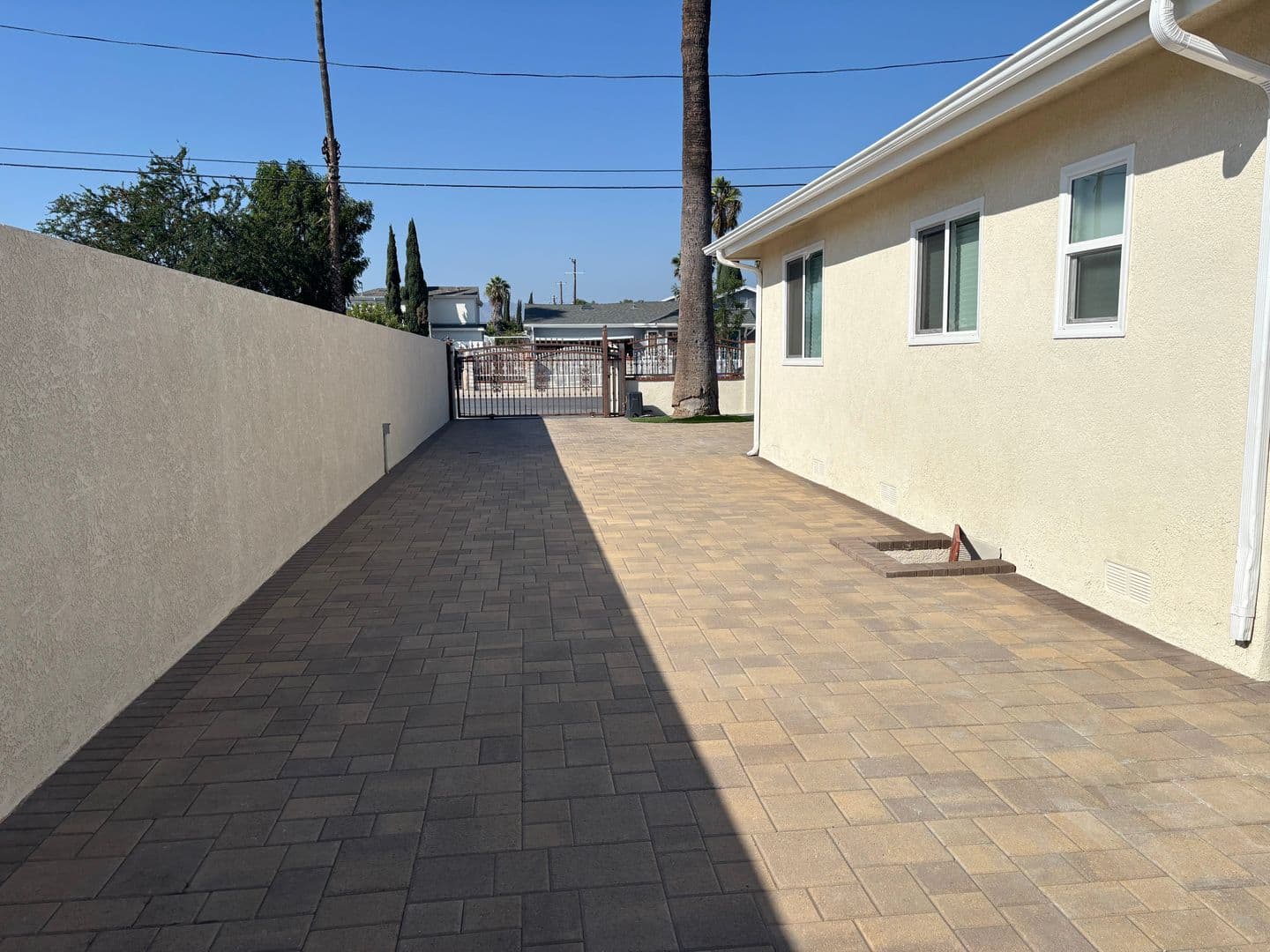 Sun Valley House: 11246 Lull Street