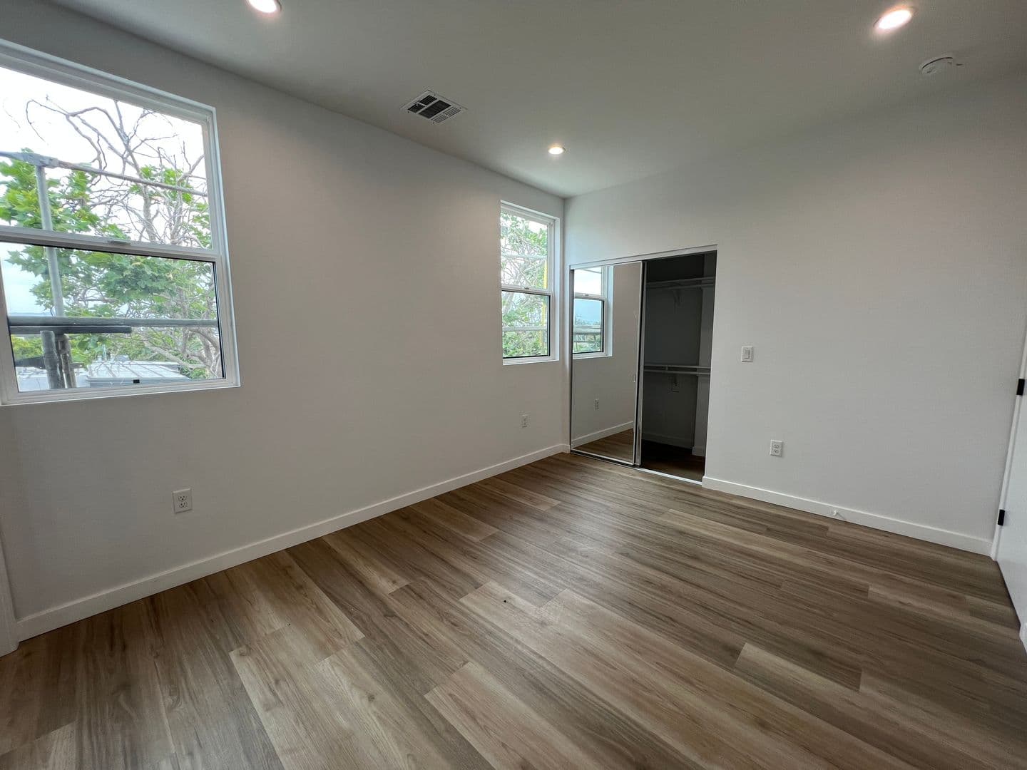 Los Angeles Apartment: 5526 Blackwelder St