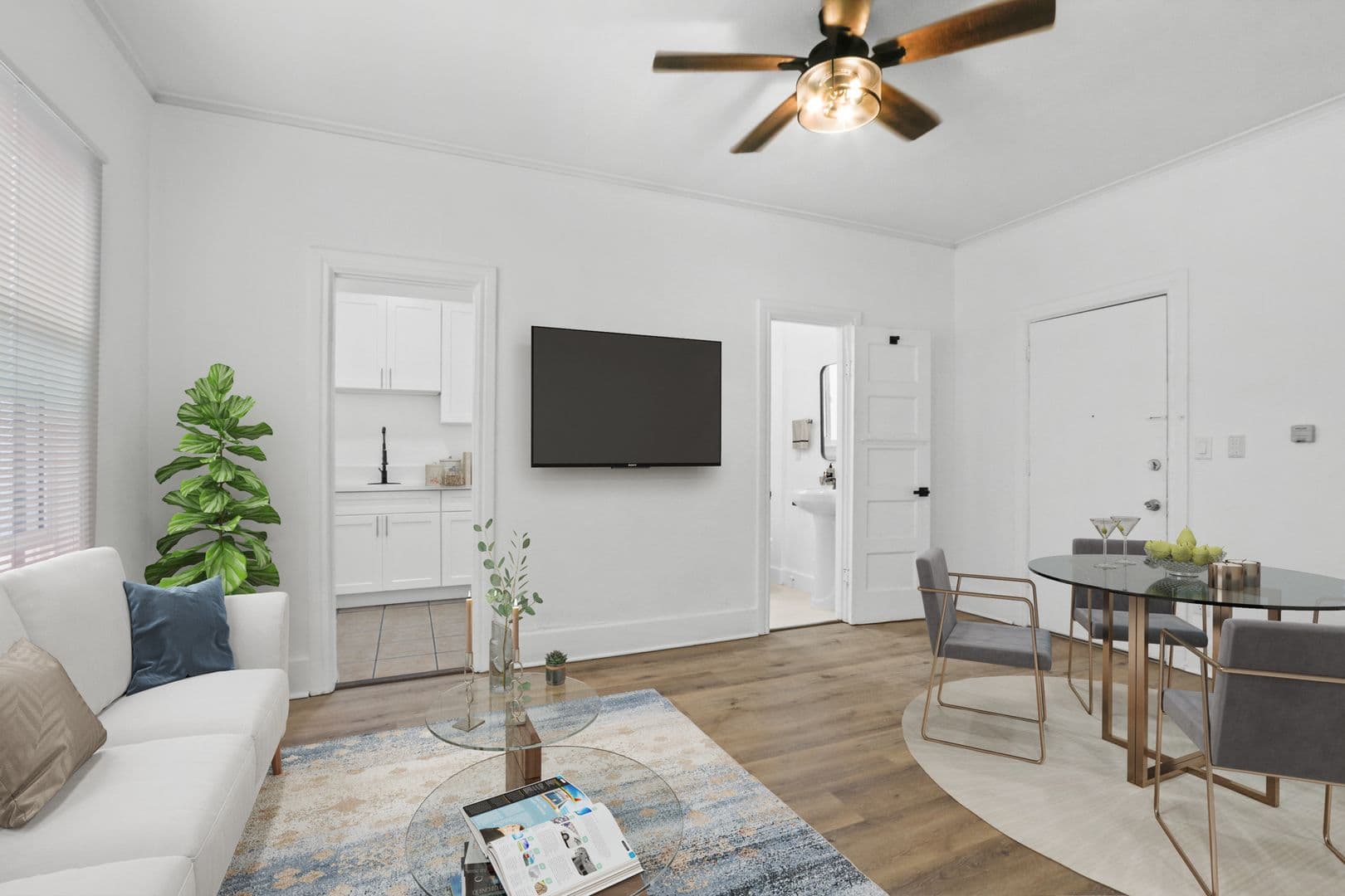 Los Angeles Apartment: 1346 4th St