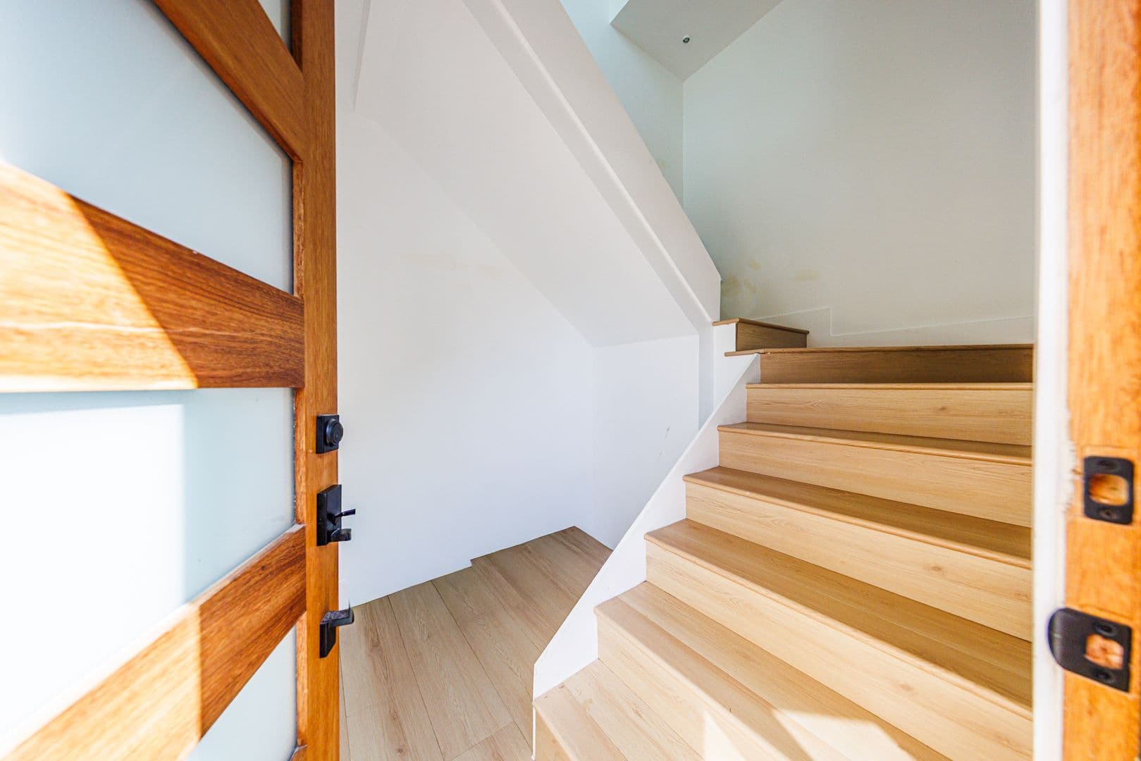 Los Angeles Apartment: 3442 West Blvd