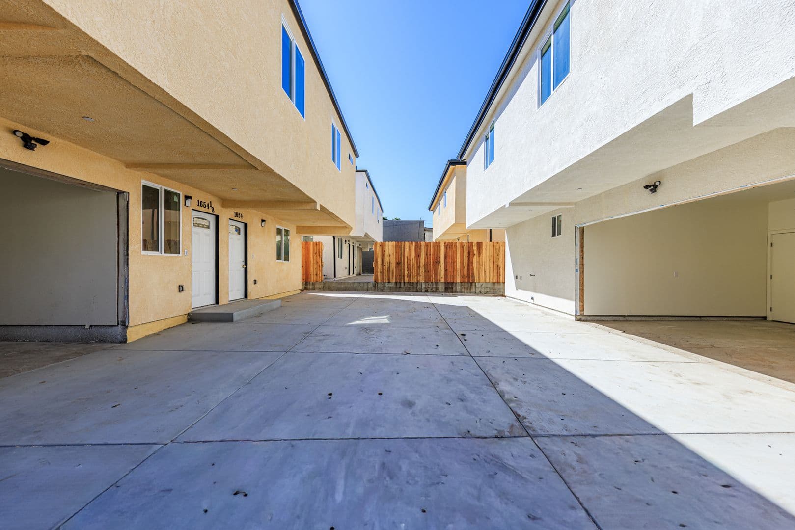Los Angeles Townhome: 1652 Murchison St