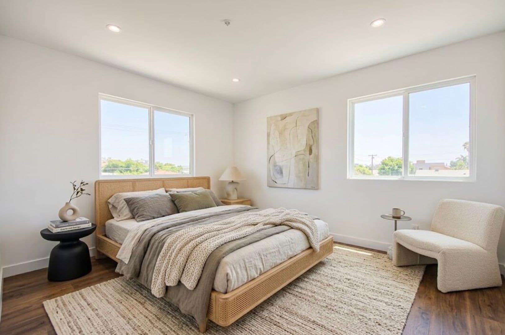 North Hollywood Apartment: 6455 Troost Ave