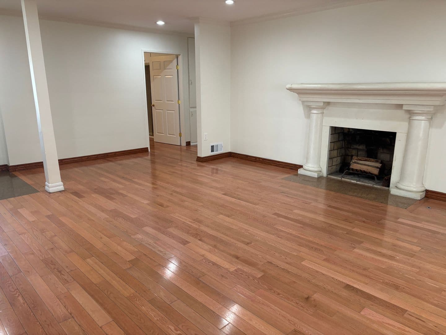 Sun Valley House: 11248 Lull Street