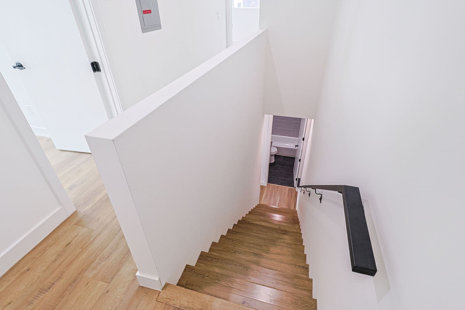 Los Angeles Apartment: 161 S Hoover St