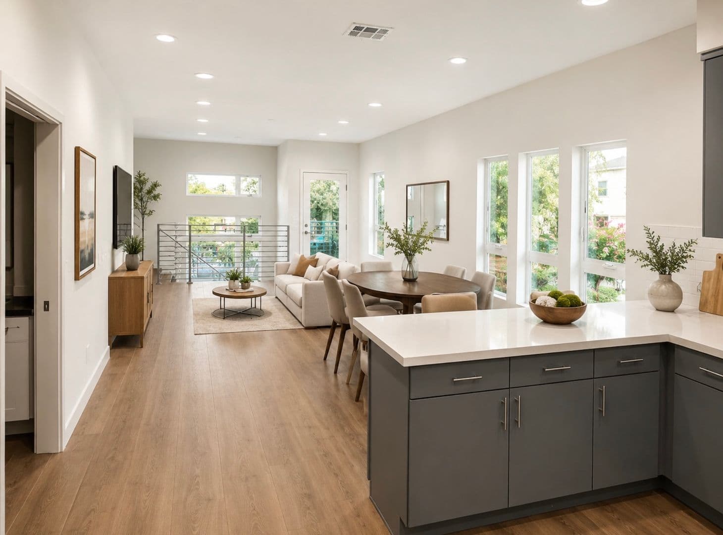 Hollywood Apartment: 6650 Leland Way