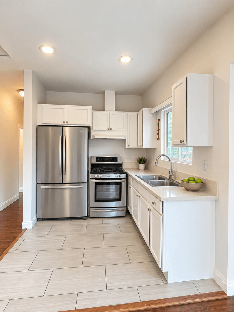 Los Angeles House: 783 E 47th St