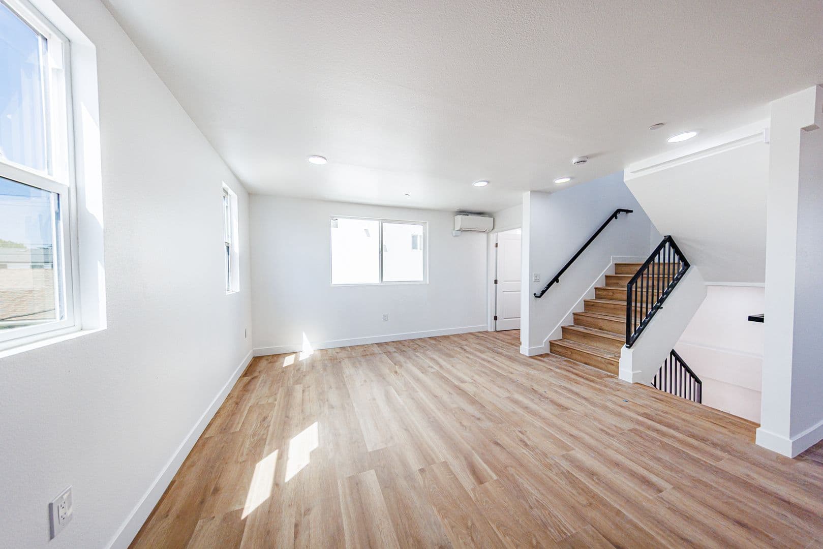 Los Angeles Townhome: 5327 Geer St